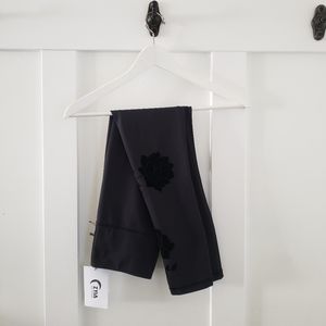 Zyia black velvet rose 7/8 leggings 24"